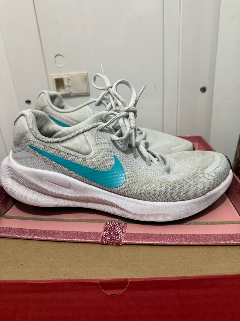 Nike Women’s Light Gray Sneakers with Teal Swoosh